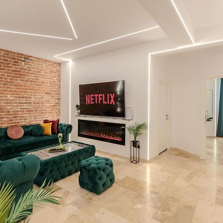 Luxury Living: Smart 2Br Apartment At Unirii Square Bucareste Exterior foto