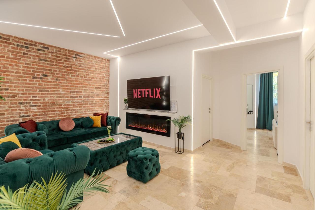 Luxury Living: Smart 2Br Apartment At Unirii Square Bucareste Exterior foto