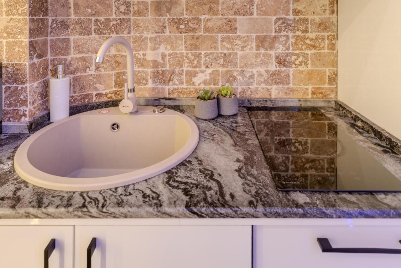 Luxury Living: Smart 2Br Apartment At Unirii Square Bucareste Exterior foto