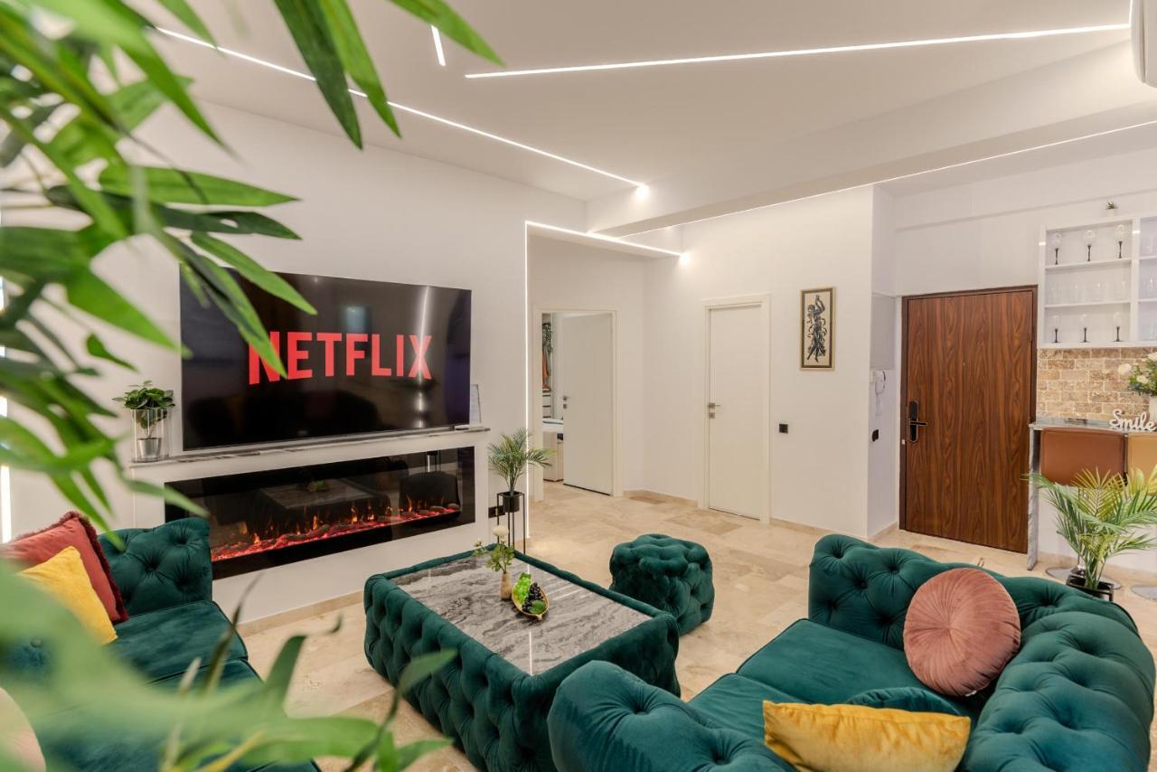 Luxury Living: Smart 2Br Apartment At Unirii Square Bucareste Exterior foto