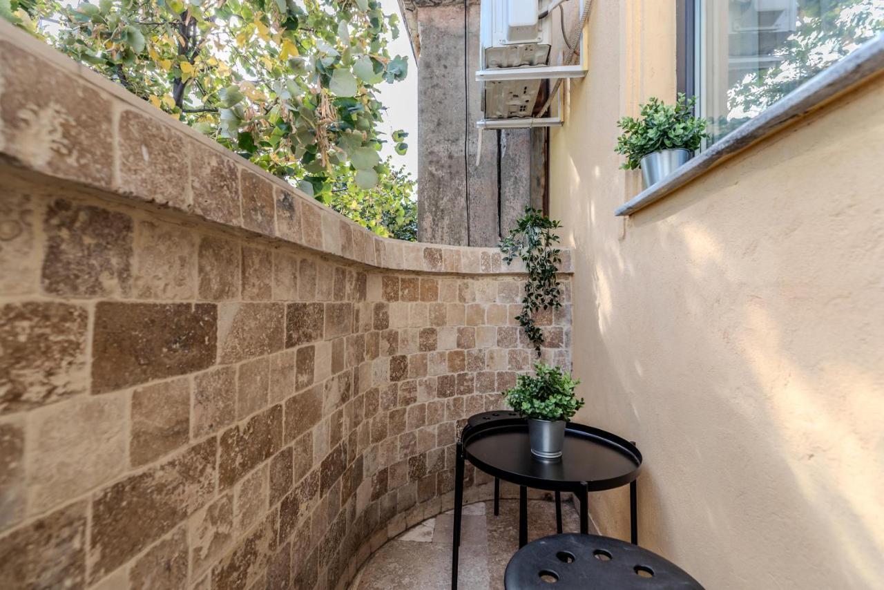 Luxury Living: Smart 2Br Apartment At Unirii Square Bucareste Exterior foto