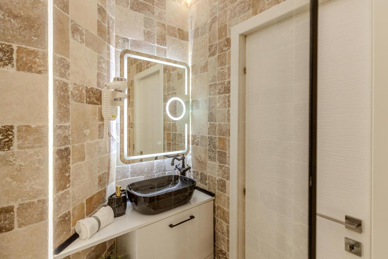 Luxury Living: Smart 2Br Apartment At Unirii Square Bucareste Exterior foto