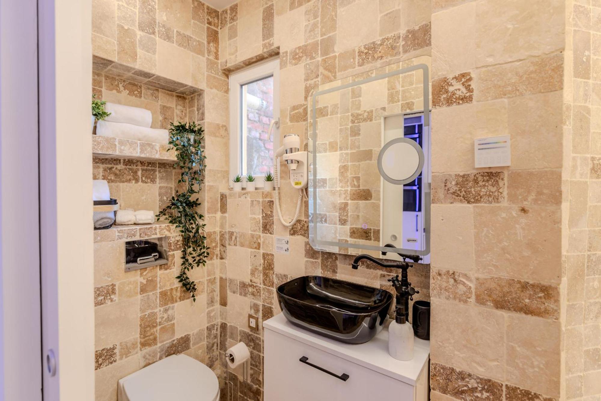 Luxury Living: Smart 2Br Apartment At Unirii Square Bucareste Exterior foto