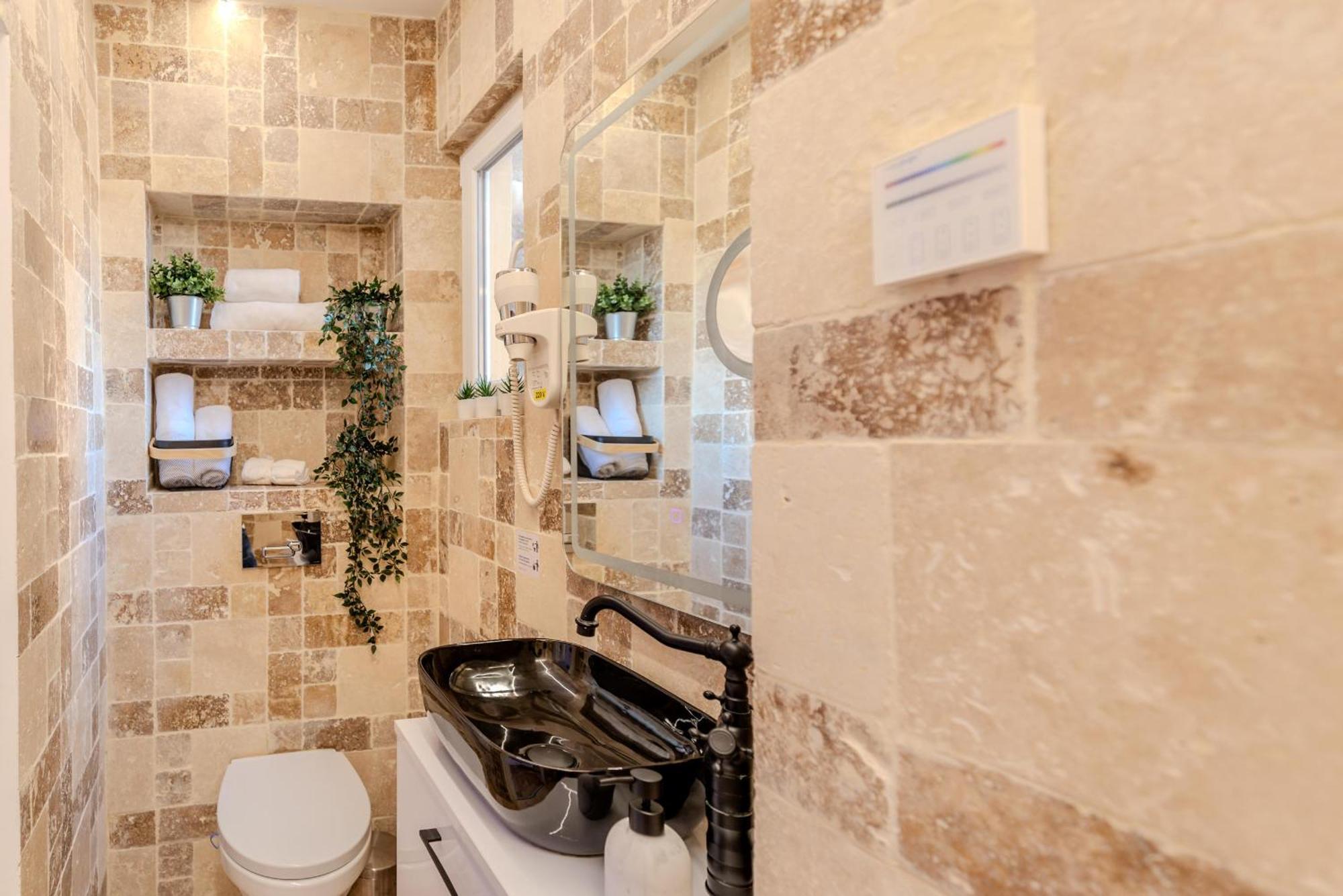 Luxury Living: Smart 2Br Apartment At Unirii Square Bucareste Exterior foto